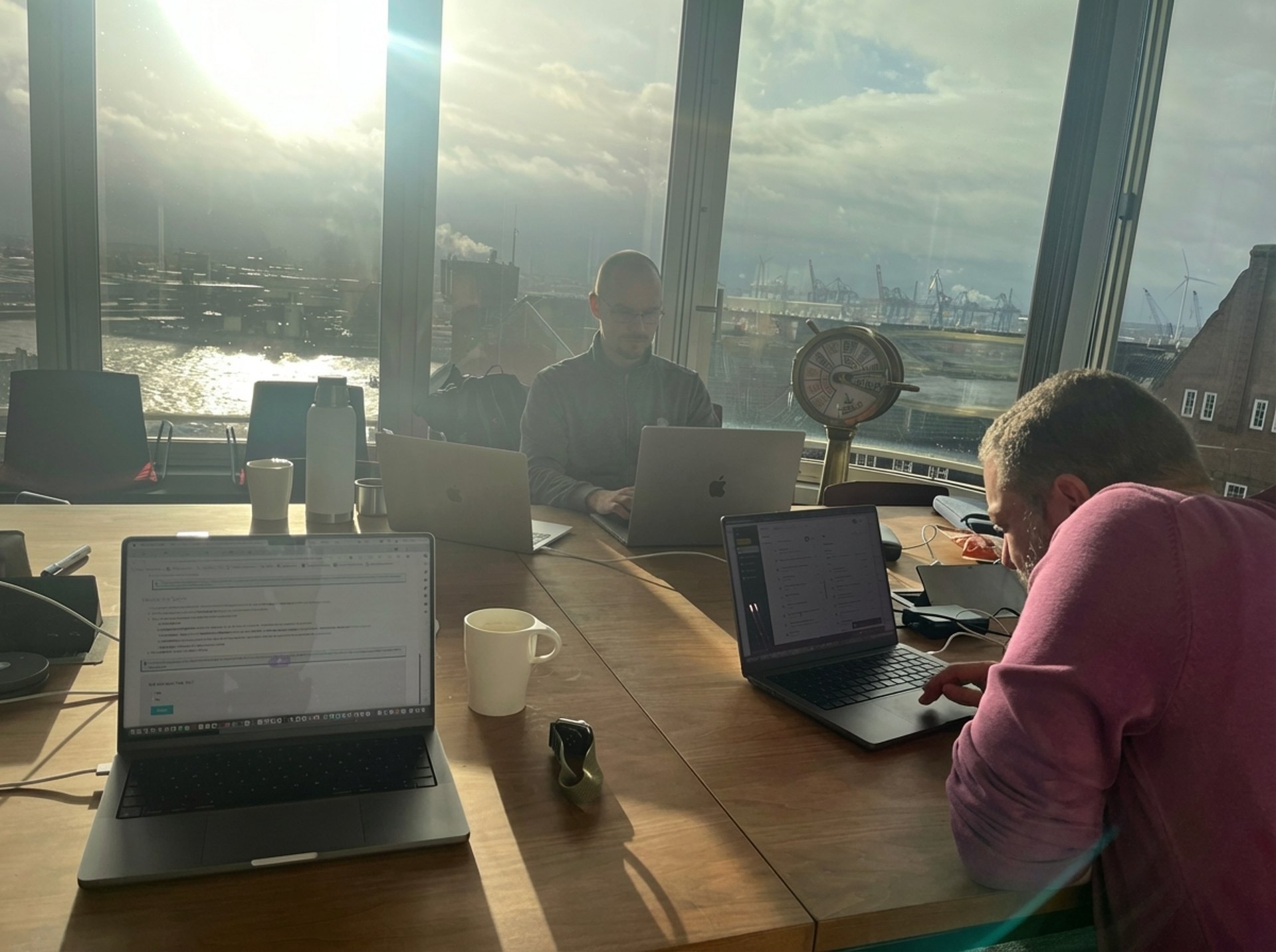 Büro von epta IT Solutions mit modernem Arbeitsplatz